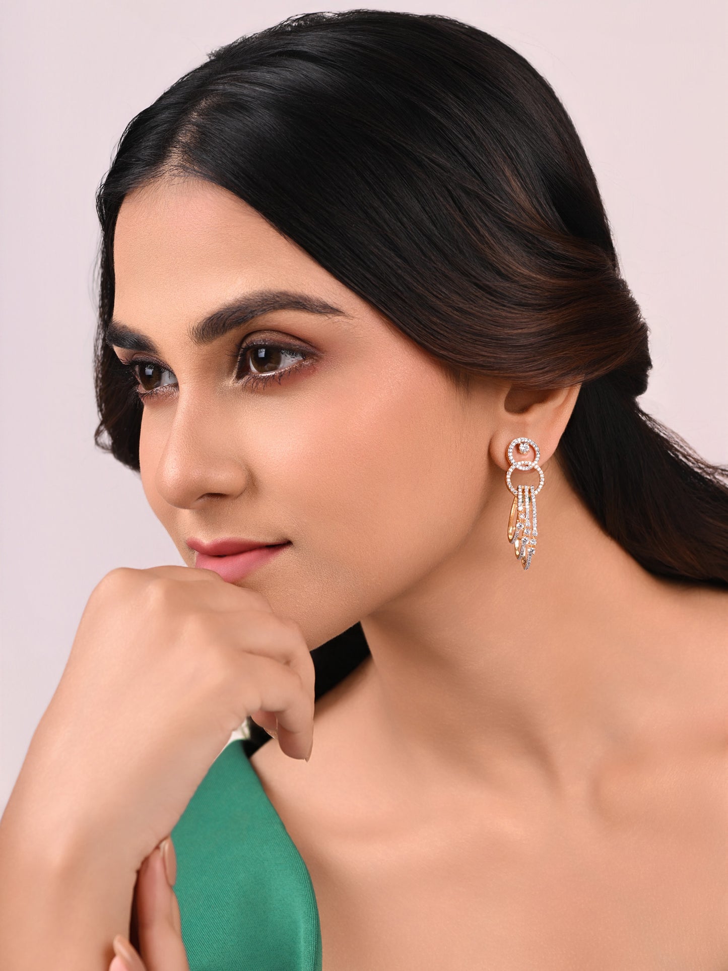 Interlaced Diamond Circles with Hanging Rings