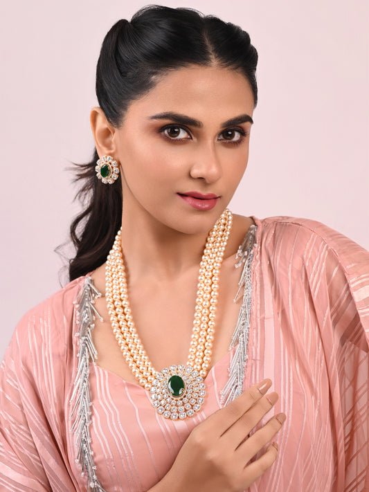 Queens Legacy Emerald Studded Pearl Set