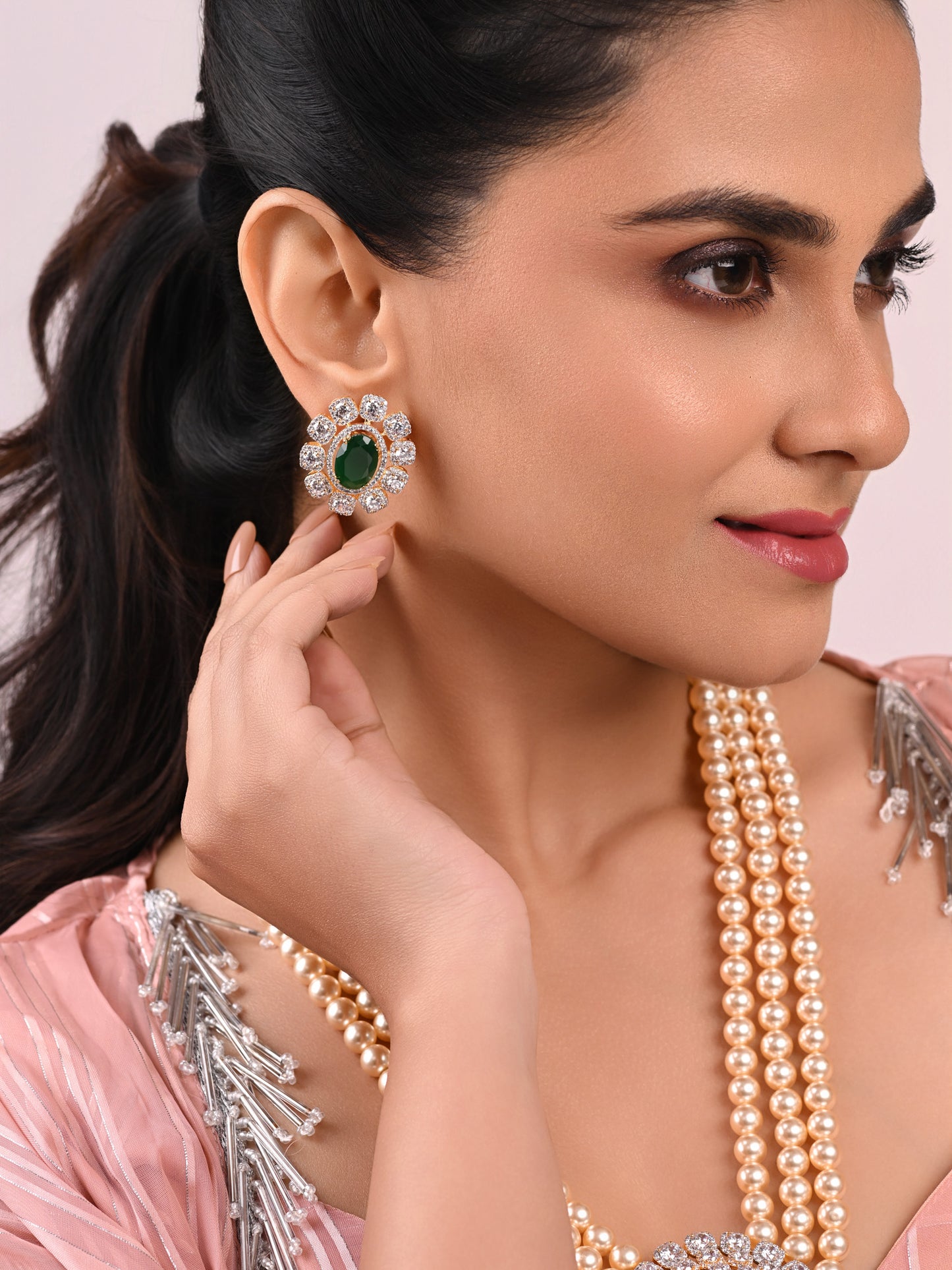 Queens Legacy Emerald Studded Pearl Set