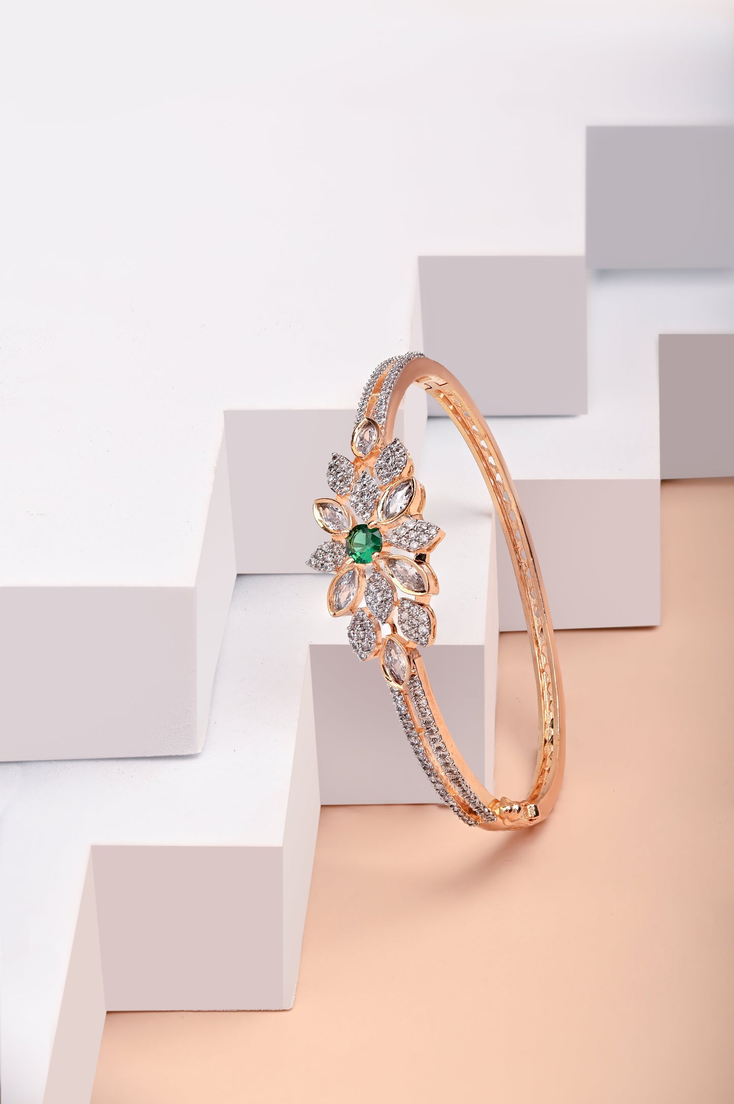 Zircon Diamond Bracelet With A Touch Of Green