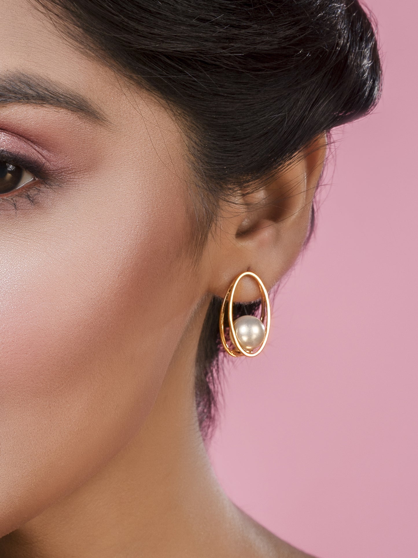 Pearl Between Oval Loops Earrings