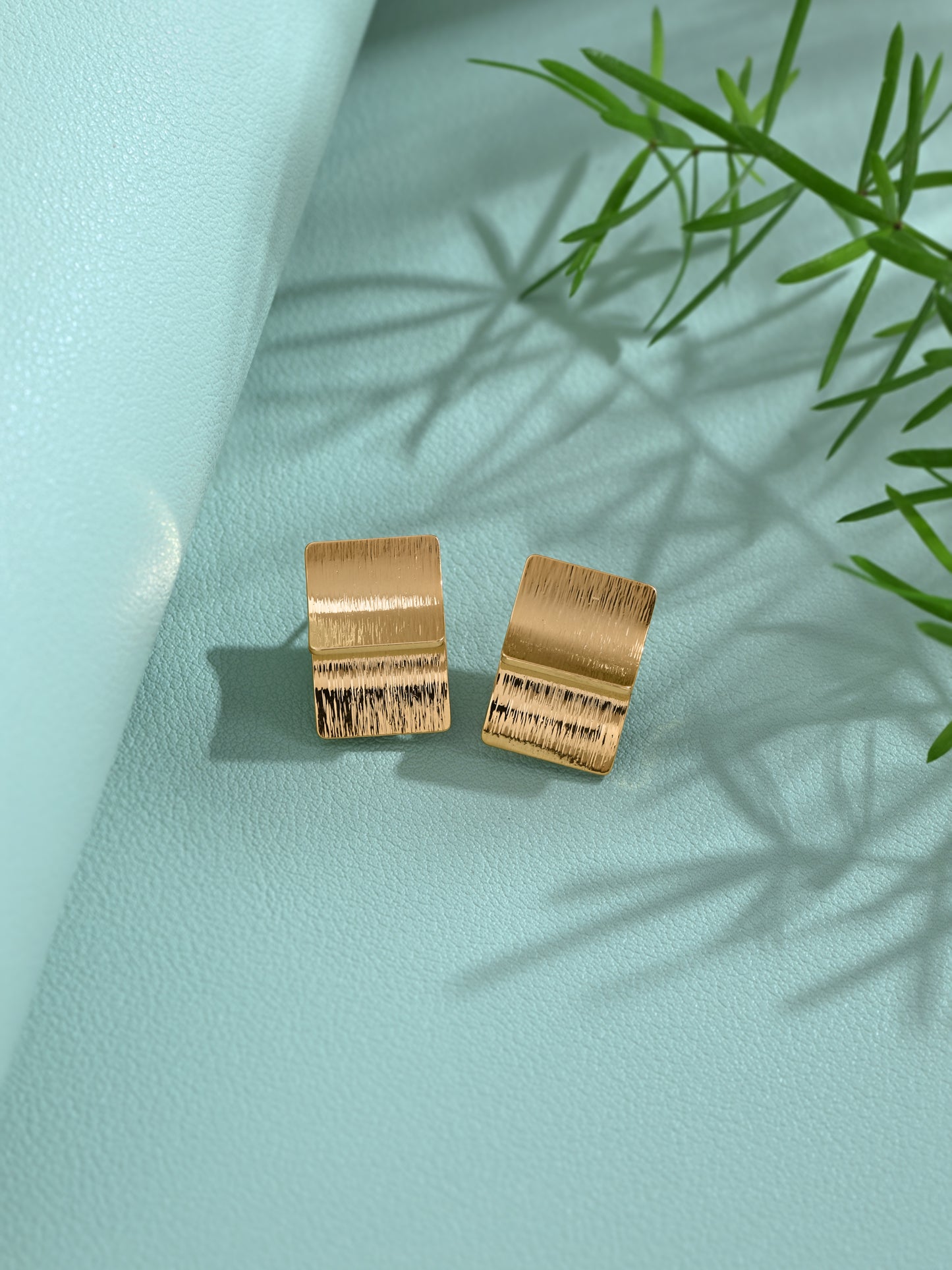 Textured Tent Earring - Golden