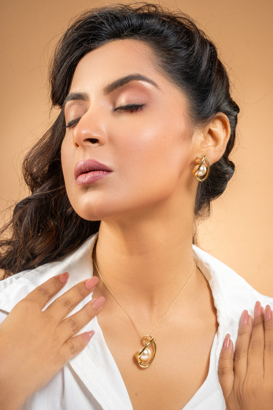 Krrystafee 18K Gold Plated Pearl Wire Wrapped Pendant Necklace Set for Women | Gifting Jewellery