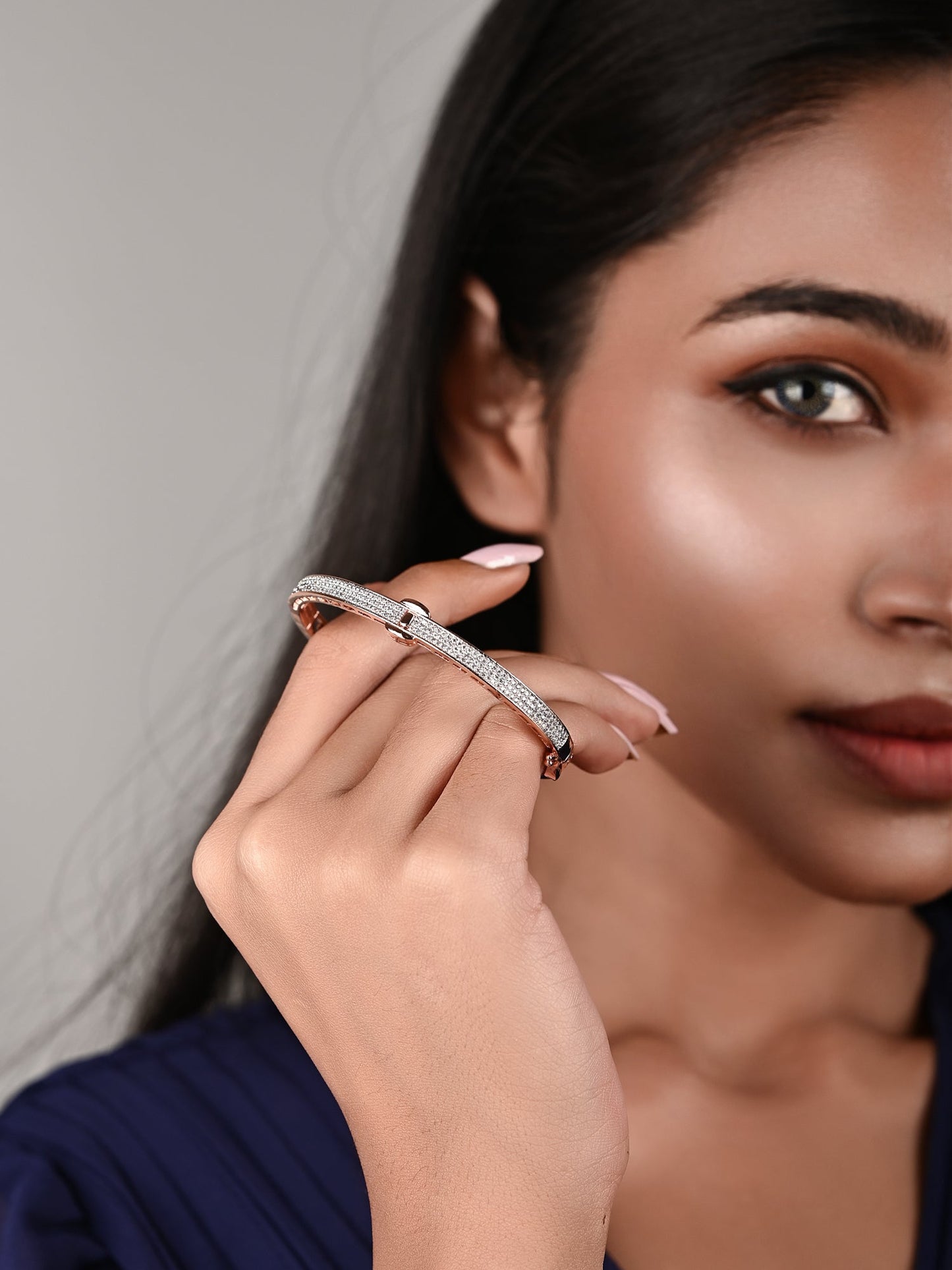 Look Of A Cartier Bracelet In Rose Gold Finish