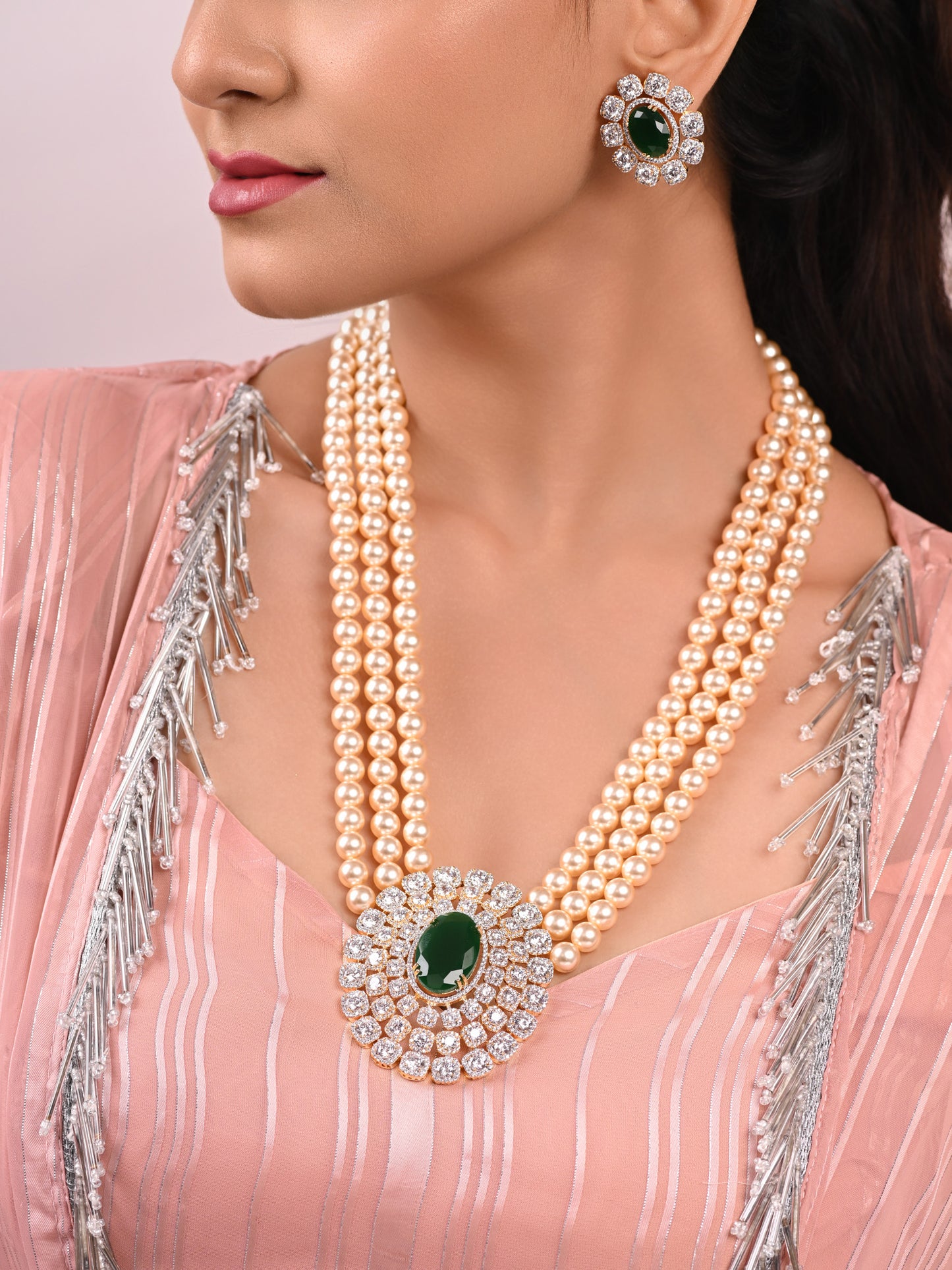 Queens Legacy Emerald Studded Pearl Set