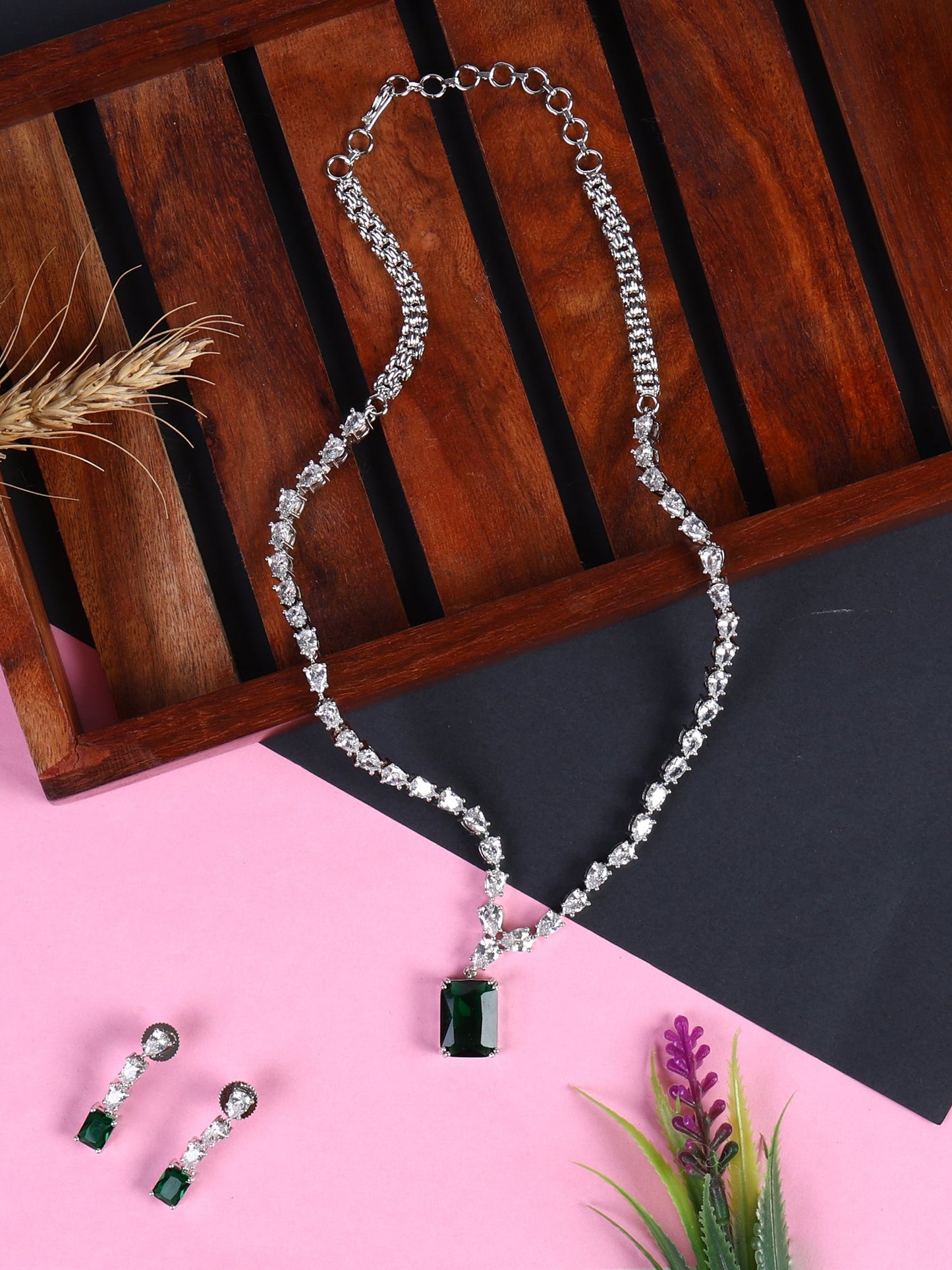 Emerald Necklace Set