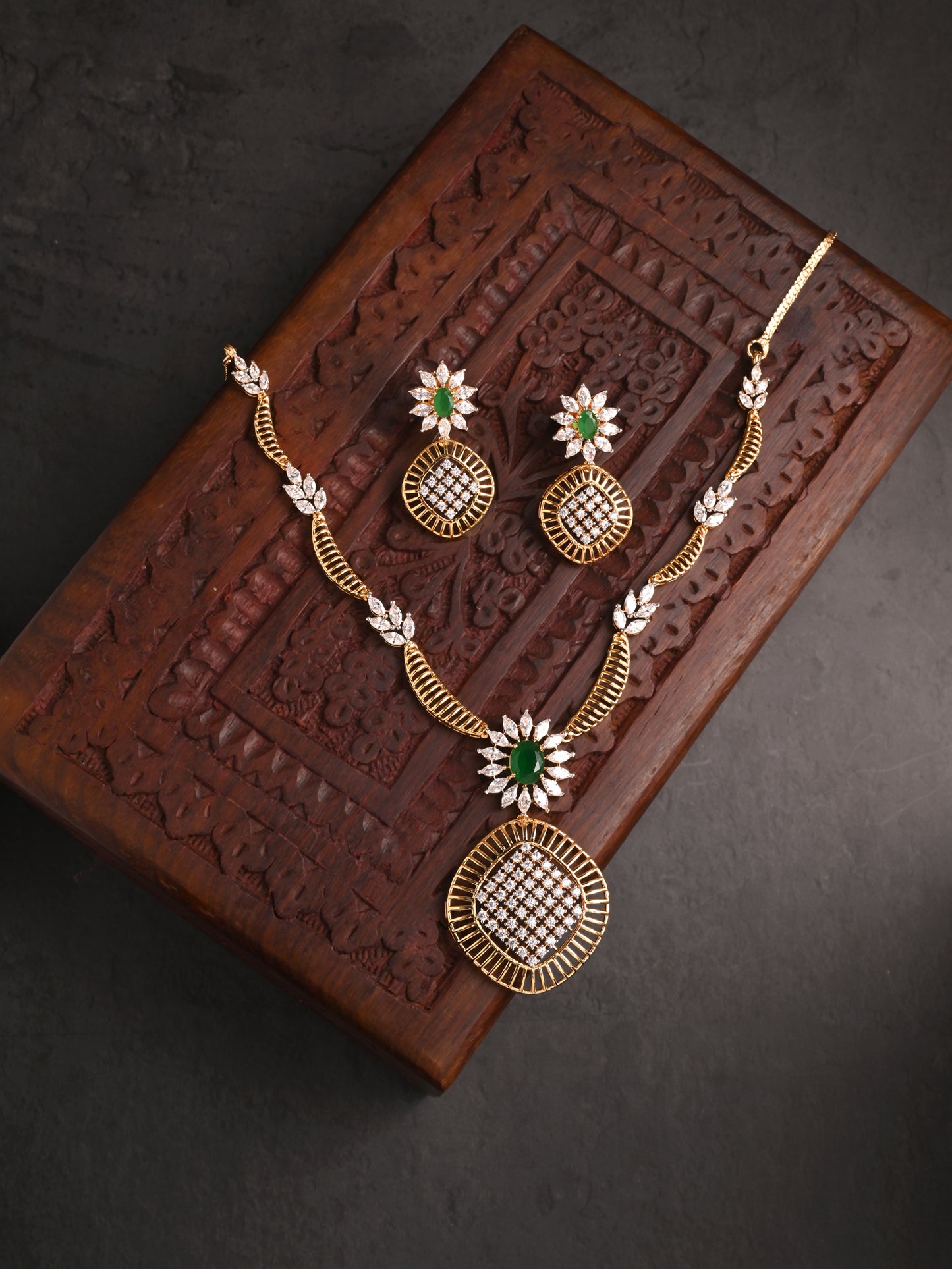 Linked Chain with Emerald & Diamond Pendent Set